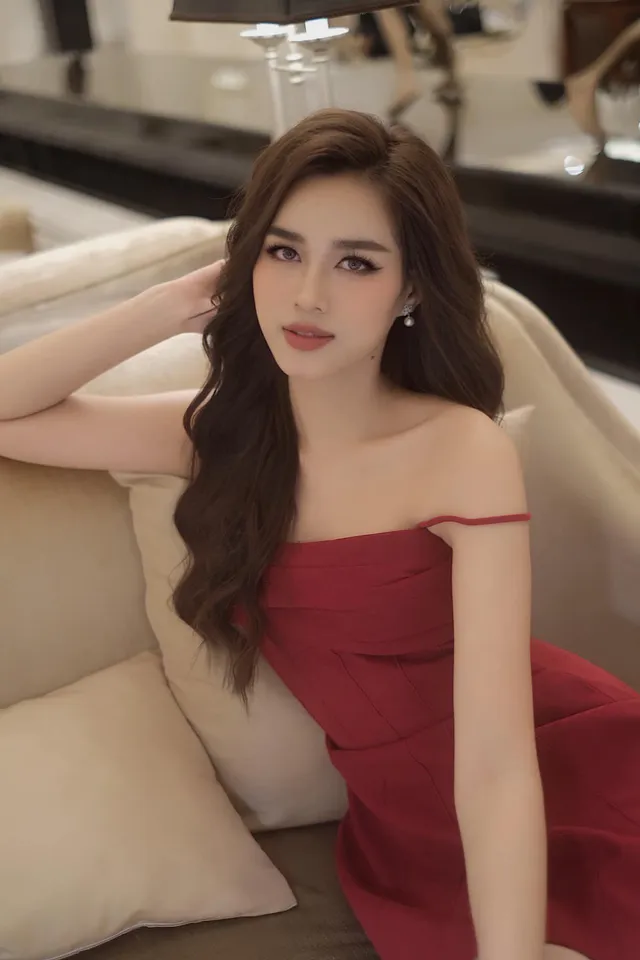 Đỗ Thị Hà xinh đẹp trước thềm lên đường dự thi Chung kết Miss World - Ảnh 1.