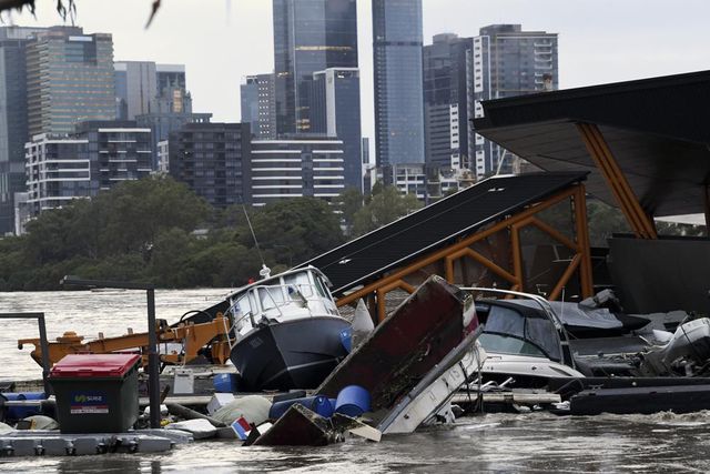 Lũ lụt tồi tệ nhất trong lịch sử Australia: 7 người tử vong, hàng chục nghìn người phải đi sơ tán - Ảnh 1.