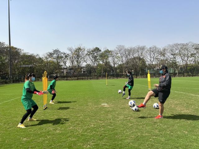 ĐT nữ Việt Nam tích cực tập luyện, sẵn sàng cho trận play-off gặp Đài Bắc Trung Hoa - Ảnh 1.