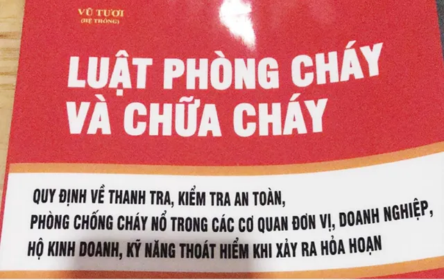 Giả danh cảnh sát phòng cháy, chữa cháy để bán tài liệu tập huấn - Ảnh 1.