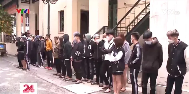 Hà Nội xử lý hàng chục quái xế gây náo loạn đường phố - Ảnh 1. Hà Nội xử lý hàng chục quái xế gây náo loạn đường phố - Ảnh 1.