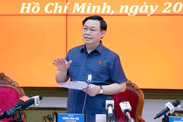 Phát triển TP Hồ Chí Minh thành trung tâm tài chính quốc tế, giữ vững vai trò đầu tàu kinh tế cả nước - Ảnh 1.