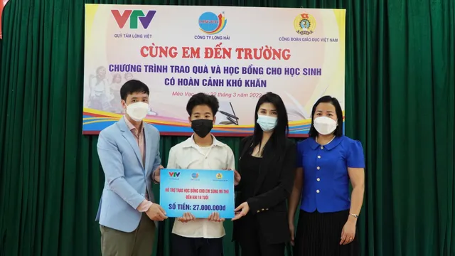 Quỹ Tấm lòng Việt phối hợp Công đoàn Giáo dục Việt Nam và công ty Long Hải thực hiện dự án “Viết tiếp ước mơ” tại tỉnh Hà Giang - Ảnh 1.