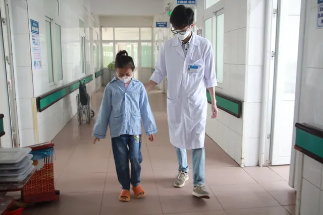 Điều trị thành công ca bệnh hiếm gặp cho bé gái 10 tuổi - Ảnh 1. Điều trị thành công ca bệnh hiếm gặp cho bé gái 10 tuổi - Ảnh 1.
