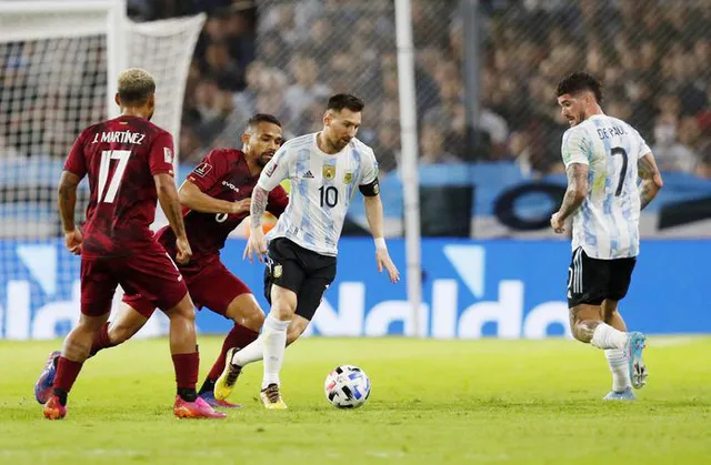 Vòng loại World Cup 2022 | Messi tỏa sáng, Argentina thắng nhàn Venezuela - Ảnh 1.