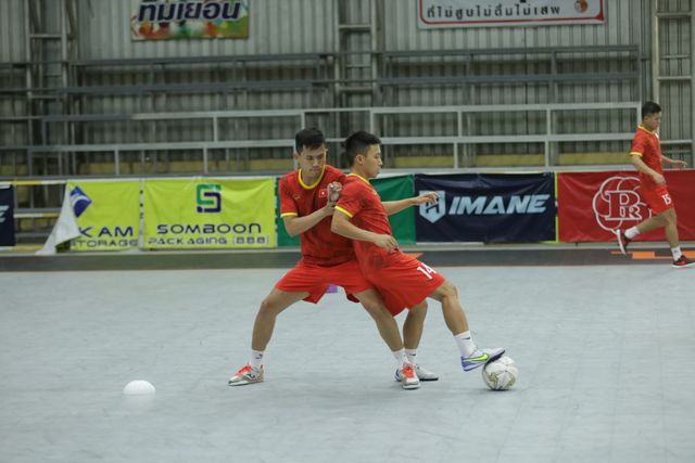 ĐT Futsal Việt Nam để thua trong trận giao hữu đầu tiên tại Thái Lan - Ảnh 1.