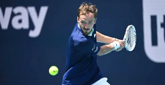 Daniil Medvedev ghi tên mình vào vòng 4 Miami mở rộng - Ảnh 1.