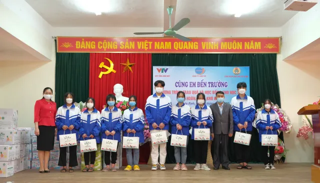 Quỹ Tấm lòng Việt thực hiện dự án Viết tiếp ước mơ tại tỉnh Cao Bằng - Ảnh 2.