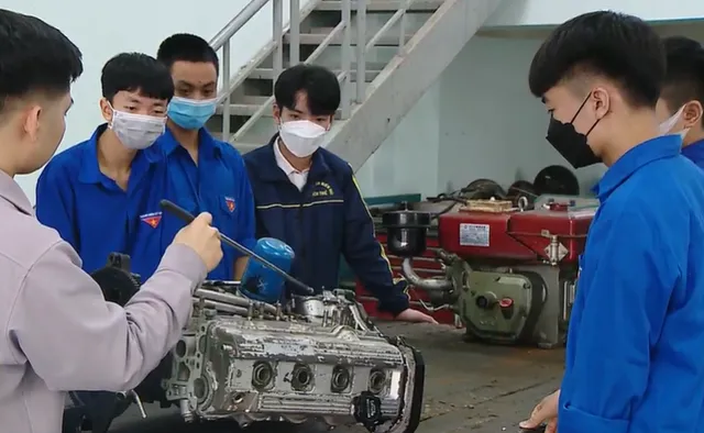 Nghịch lý trường nghề: Lương ra trường cao hơn cả... cử nhân nhưng vẫn khát học viên? - Ảnh 1. Nghịch lý trường nghề: Lương ra trường cao hơn cả... cử nhân nhưng vẫn khát học viên? - Ảnh 1.