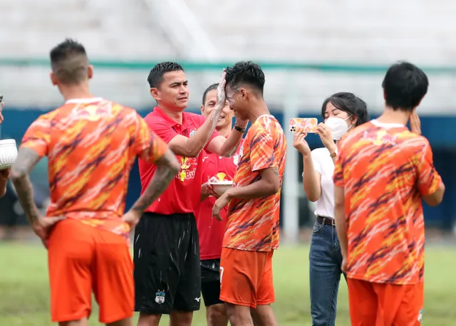 Vòng bảng AFC Champions League bảng H: Mưa lớn ảnh hưởng đến kế hoạch tập luyện của các đội - Ảnh 1.