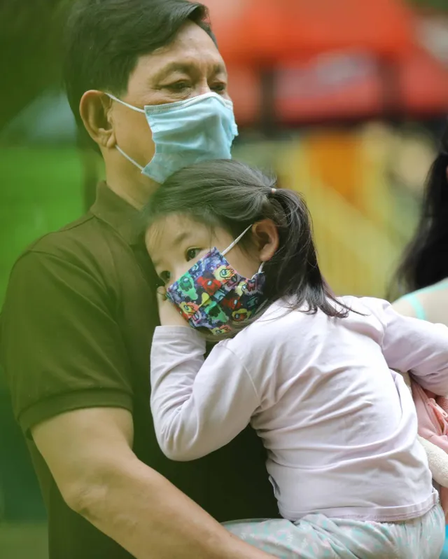 Trẻ mầm non Hà Nội bỡ ngỡ đi học - Ảnh 2. Trẻ mầm non Hà Nội bỡ ngỡ đi học - Ảnh 2.
