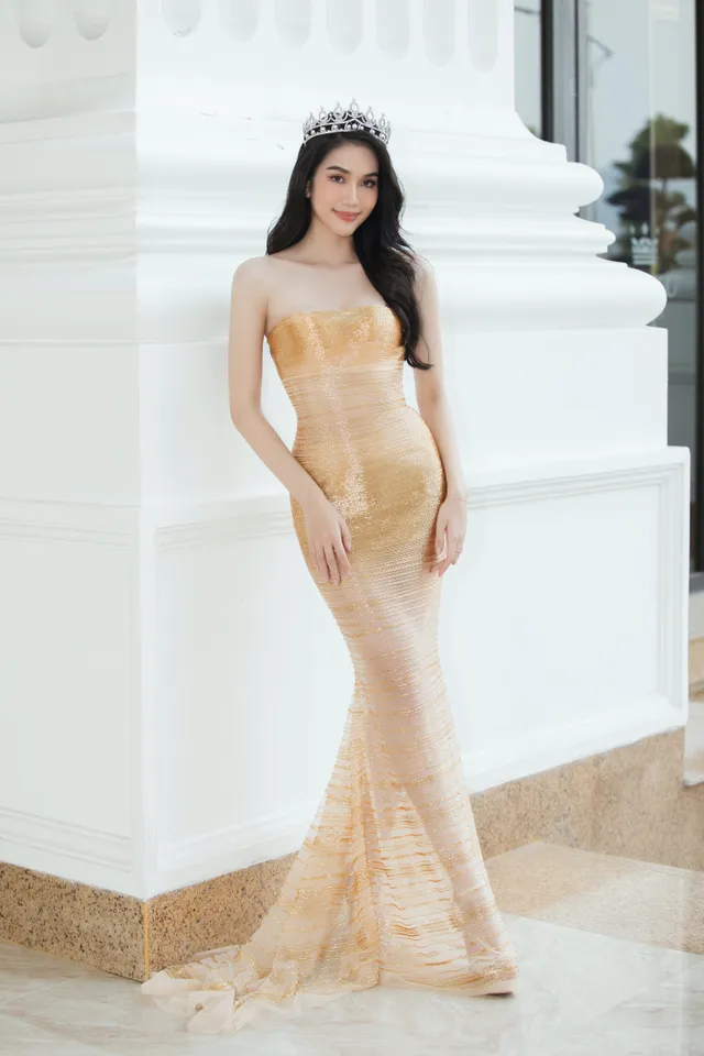 Hoa hậu Tiểu Vy nóng bỏng tại Họp báo Chung khảo Miss World Vietnam 2022 - Ảnh 10.