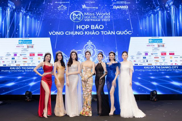 Hoa hậu Tiểu Vy nóng bỏng tại Họp báo Chung khảo Miss World Vietnam 2022 - Ảnh 3.