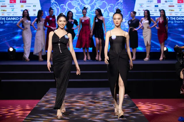 Hoa hậu Tiểu Vy nóng bỏng tại Họp báo Chung khảo Miss World Vietnam 2022 - Ảnh 2.