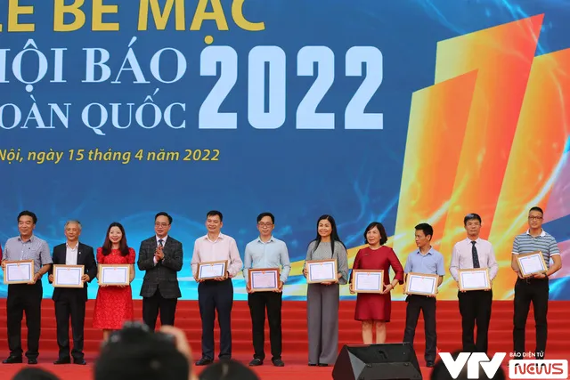 Bế mạc Hội Báo toàn quốc 2022: Cuộc hội tụ đặc sắc của những người làm báo - Ảnh 10.