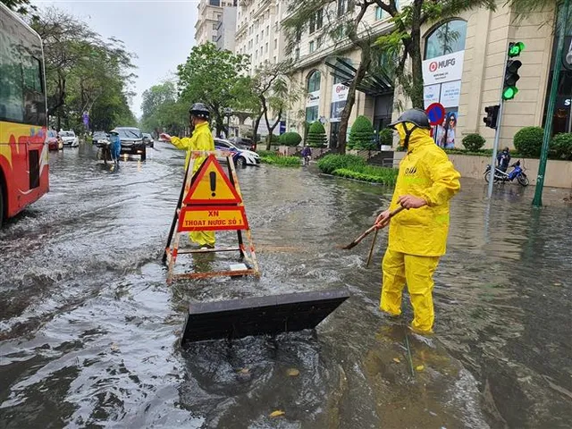 Bắc Bộ, Trung Bộ mưa to, trời chuyển rét, nhiệt độ thấp nhất 16-19 độ C - Ảnh 1.