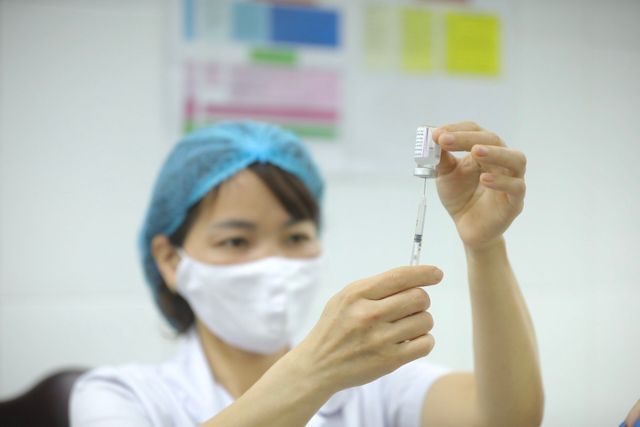 TP Hồ Chí Minh: Bắt đầu tiêm vaccine cho học sinh tiểu học - Ảnh 1.