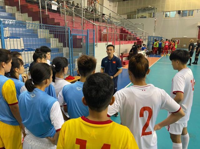 Hướng đến SEA Games 31:ĐT nữ Futsal Việt Nam thắng trận đầu ở Bahrain - Ảnh 2.