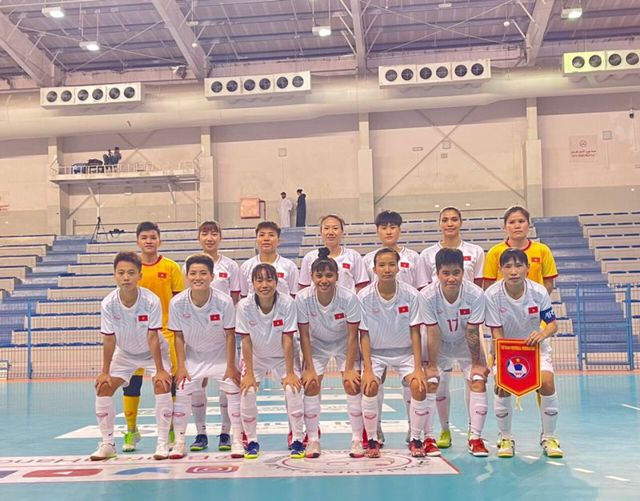 Hướng đến SEA Games 31:ĐT nữ Futsal Việt Nam thắng trận đầu ở Bahrain - Ảnh 3.