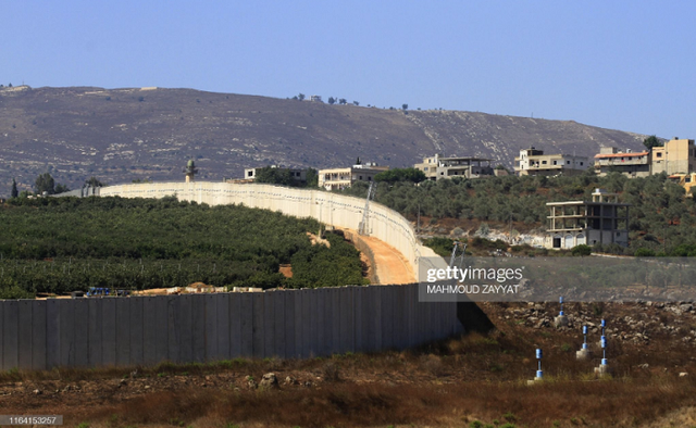 Israel tuyên bố tấn công trả đũa vào miền Nam Lebanon sau vụ bắn tên lửa - Ảnh 1.