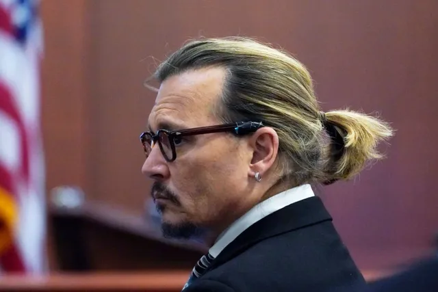 Vụ kiện Johnny Depp - Amber Heard: Công chúng ủng hộ ai? - Ảnh 1. Vụ kiện Johnny Depp - Amber Heard: Công chúng ủng hộ ai? - Ảnh 1.