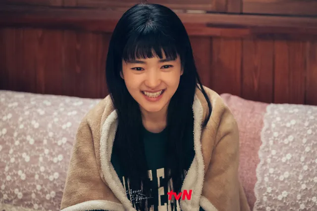 Dàn diễn viên “Hai mươi lăm, Hai mươi mốt” thể hiện tình bạn khăng khít ở hậu trường - Ảnh 12. Dàn diễn viên “Hai mươi lăm, Hai mươi mốt” thể hiện tình bạn khăng khít ở hậu trường - Ảnh 12.
