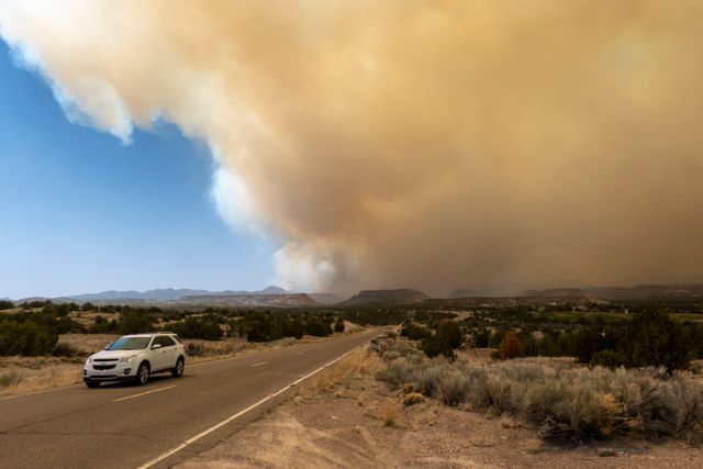 Mỹ: Cháy rừng kỷ lục bùng phát ngoài tầm kiểm soát ở bang New Mexico - Ảnh 1.