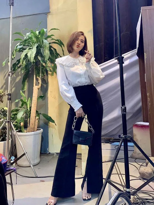 Thương ngày nắng về: Huyền Lizzie gây choáng với gia tài váy áo đồ sộ ở phần 2 - Ảnh 14. Thương ngày nắng về: Huyền Lizzie gây choáng với gia tài váy áo đồ sộ ở phần 2 - Ảnh 14.