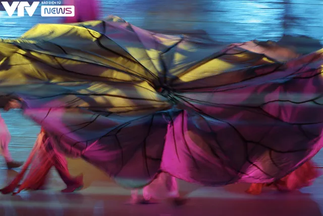 Lễ khai mạc SEA Games 31: Đại tiệc âm thanh, ánh sáng đậm bản sắc văn hóa Việt Nam - Ảnh 11. Lễ khai mạc SEA Games 31: Đại tiệc âm thanh, ánh sáng đậm bản sắc văn hóa Việt Nam - Ảnh 11.