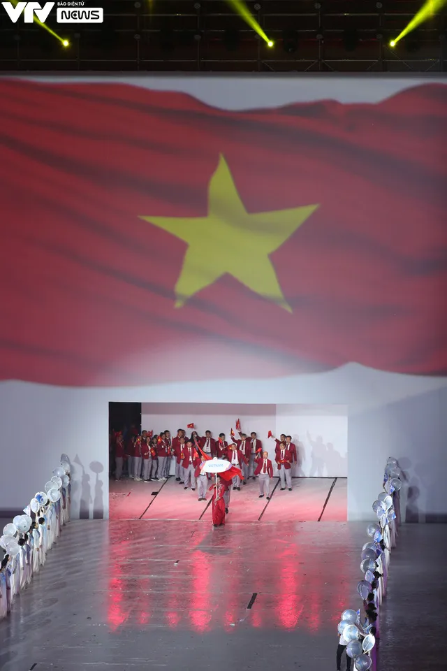 Lễ khai mạc SEA Games 31: Đại tiệc âm thanh, ánh sáng đậm bản sắc văn hóa Việt Nam - Ảnh 12. Lễ khai mạc SEA Games 31: Đại tiệc âm thanh, ánh sáng đậm bản sắc văn hóa Việt Nam - Ảnh 12.