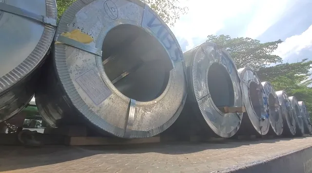 TP Hồ Chí Minh kiểm tra, xử lý xe chở thép cuộn, thép tấm - Ảnh 3. TP Hồ Chí Minh kiểm tra, xử lý xe chở thép cuộn, thép tấm - Ảnh 3.