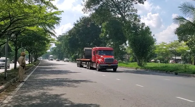 TP Hồ Chí Minh kiểm tra, xử lý xe chở thép cuộn, thép tấm - Ảnh 1. TP Hồ Chí Minh kiểm tra, xử lý xe chở thép cuộn, thép tấm - Ảnh 1.