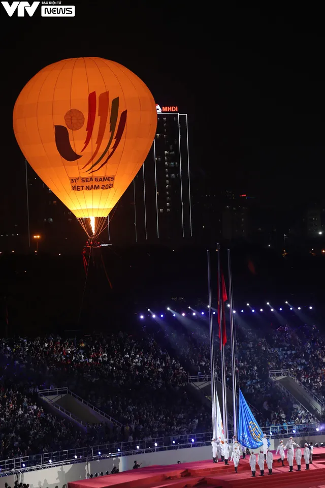 Lễ khai mạc SEA Games 31: Đại tiệc âm thanh, ánh sáng đậm bản sắc văn hóa Việt Nam - Ảnh 15. Lễ khai mạc SEA Games 31: Đại tiệc âm thanh, ánh sáng đậm bản sắc văn hóa Việt Nam - Ảnh 15.