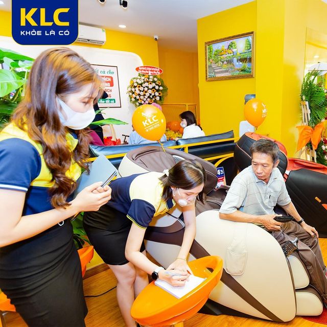 Nên hay không việc mua ghế massage chăm sóc sức khỏe cho gia đình? - Ảnh 2.