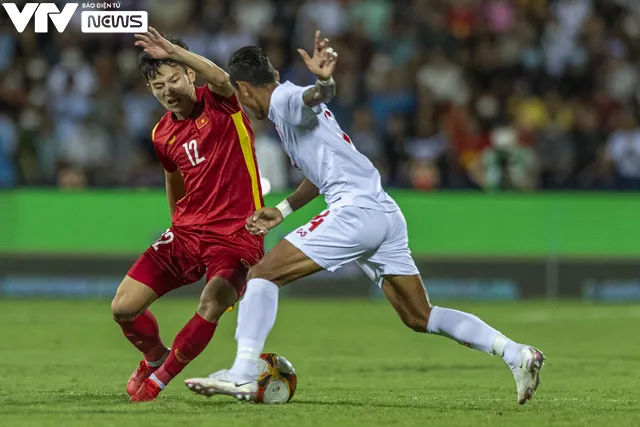 Ảnh: U23 Việt Nam đền đáp khán giả đội mưa cổ vũ bằng 3 điểm ngọt ngào - Ảnh 1. Ảnh: U23 Việt Nam đền đáp khán giả đội mưa cổ vũ bằng 3 điểm ngọt ngào - Ảnh 1.