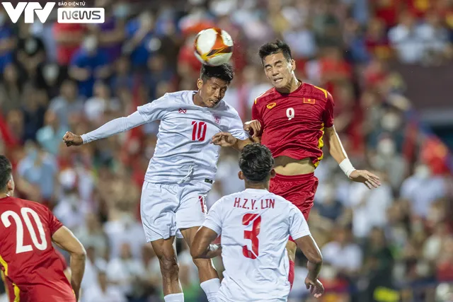 Ảnh: U23 Việt Nam đền đáp khán giả đội mưa cổ vũ bằng 3 điểm ngọt ngào - Ảnh 4. Ảnh: U23 Việt Nam đền đáp khán giả đội mưa cổ vũ bằng 3 điểm ngọt ngào - Ảnh 4.