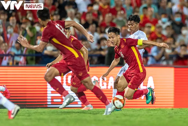 Ảnh: U23 Việt Nam đền đáp khán giả đội mưa cổ vũ bằng 3 điểm ngọt ngào - Ảnh 6. Ảnh: U23 Việt Nam đền đáp khán giả đội mưa cổ vũ bằng 3 điểm ngọt ngào - Ảnh 6.