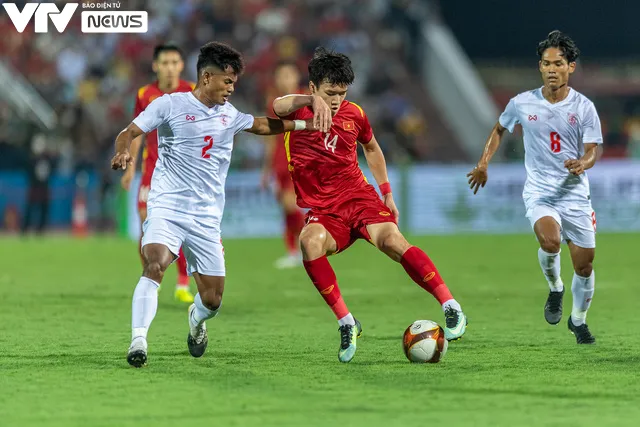 Ảnh: U23 Việt Nam đền đáp khán giả đội mưa cổ vũ bằng 3 điểm ngọt ngào - Ảnh 9. Ảnh: U23 Việt Nam đền đáp khán giả đội mưa cổ vũ bằng 3 điểm ngọt ngào - Ảnh 9.