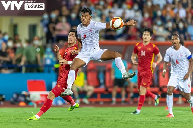 Ảnh: U23 Việt Nam đền đáp khán giả đội mưa cổ vũ bằng 3 điểm ngọt ngào - Ảnh 10. Ảnh: U23 Việt Nam đền đáp khán giả đội mưa cổ vũ bằng 3 điểm ngọt ngào - Ảnh 10.