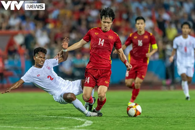 Ảnh: U23 Việt Nam đền đáp khán giả đội mưa cổ vũ bằng 3 điểm ngọt ngào - Ảnh 11. Ảnh: U23 Việt Nam đền đáp khán giả đội mưa cổ vũ bằng 3 điểm ngọt ngào - Ảnh 11.