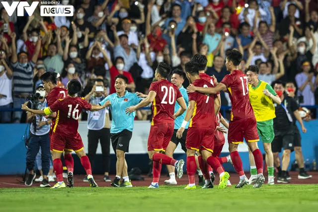 Ảnh: U23 Việt Nam đền đáp khán giả đội mưa cổ vũ bằng 3 điểm ngọt ngào - Ảnh 14. Ảnh: U23 Việt Nam đền đáp khán giả đội mưa cổ vũ bằng 3 điểm ngọt ngào - Ảnh 14.