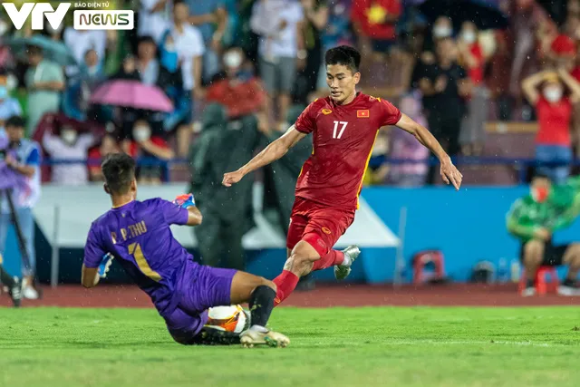 Ảnh: U23 Việt Nam đền đáp khán giả đội mưa cổ vũ bằng 3 điểm ngọt ngào - Ảnh 13. Ảnh: U23 Việt Nam đền đáp khán giả đội mưa cổ vũ bằng 3 điểm ngọt ngào - Ảnh 13.