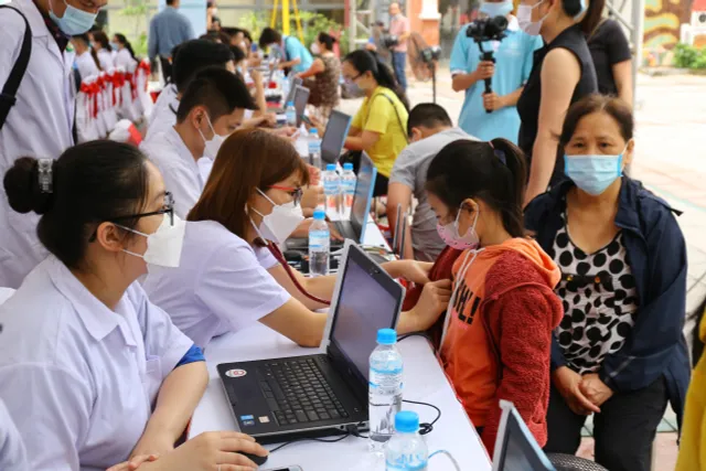 Ra quân Hành trình thầy thuốc trẻ làm theo lời Bác, tình nguyện vì sức khỏe cộng đồng - Ảnh 2.