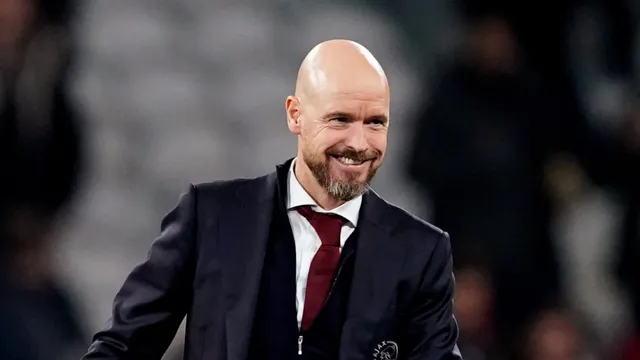 Bỏ cả tiệc ăn mừng với Ajax, Erik ten Hag vội lo cho Man Utd - Ảnh 3.