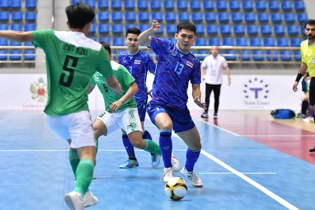 Cầm hoà Thái Lan, ĐT futsal Indonesia dẫn đầu bảng xếp hạng môn futsal nam SEA Games 31 - Ảnh 1.