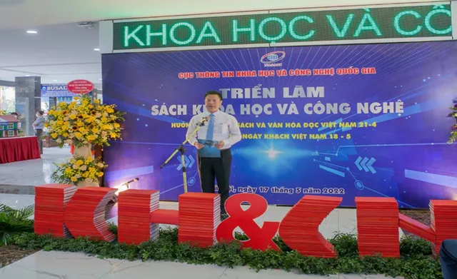 Ấn tượng không gian trải nghiệm về sách KH&CN gắn với công nghệ mới và trí tuệ nhân tạo - Ảnh 1.