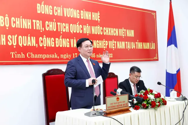 Chủ tịch Quốc hội gặp gỡ cán bộ, nhân viên Tổng lãnh sự quán Việt Nam tại Pakse - Ảnh 1.