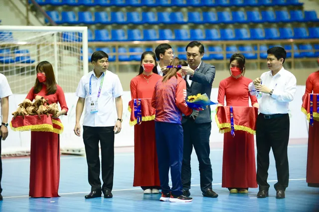 Thua đáng tiếc Thái Lan, đội tuyển futsal nữ Việt Nam giành huy chương Bạc - Ảnh 6.