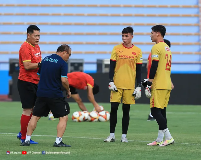 U23 Việt Nam bước vào buổi tập đầu tiên tại Việt Trì - Ảnh 9.