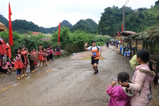 Gần 1.500 vận động viên tham gia Giải Marathon đường mòn Việt Nam 2022 - Ảnh 4.